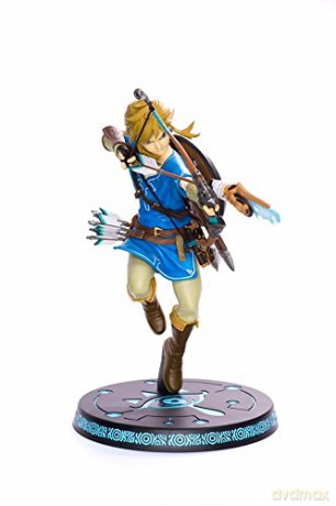 NINTENDO Link Figurine The Legend of Zelda Breath of The Wild 25 cm
