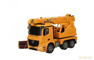 Auto na radio Mercedes Arocs dźwig