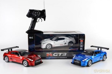 Auto Nissan GTR na Radio
