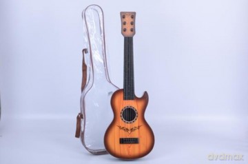 Gitara strunowa w pokrowcu