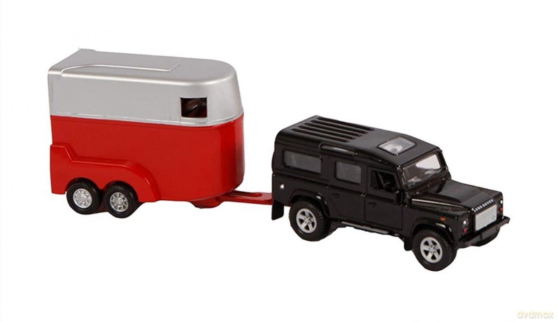 Land Rover z przyczepą do transportu koni w pudełku