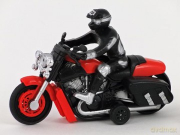 Motor z motocyklistą z napędem