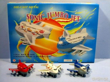 Samolot metal. Jumbo z dźwiękiem