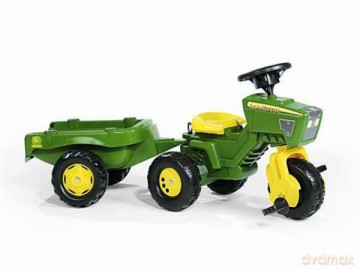 Traktor John Deer z przyczepą