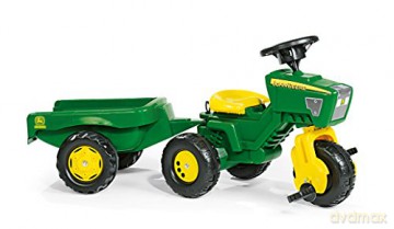 Traktor John Deer z przyczepą