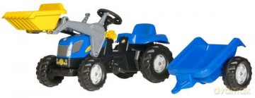 Traktor New Holland z łyżką i przyczepą