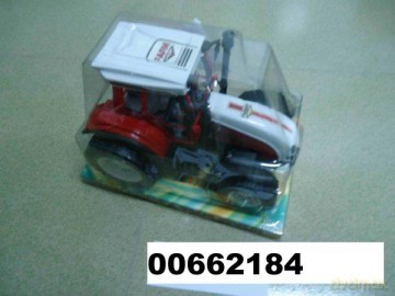 Traktor z maszyną pod kloszem