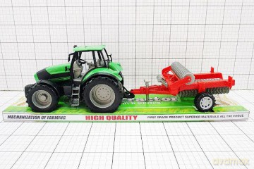 Traktor z maszyną rolnicza pod kloszem