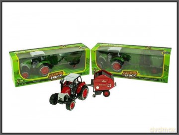 Traktor z przyczepą