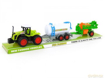 Traktor z przyczepą i napędem pod kloszem