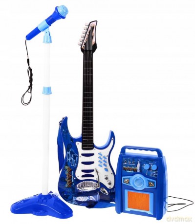 Gitara z mikrofonem i wzmacniaczem