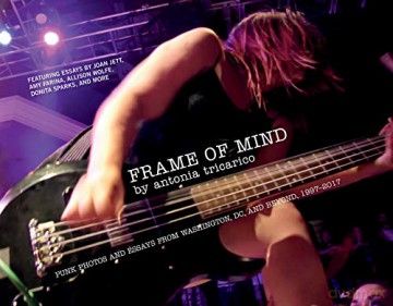 Frame of Mind: Punk Photos and Essays from Washington, DC, and Beyond, 1997-2017 - Antonia Tricarico [KSIĄŻKA]