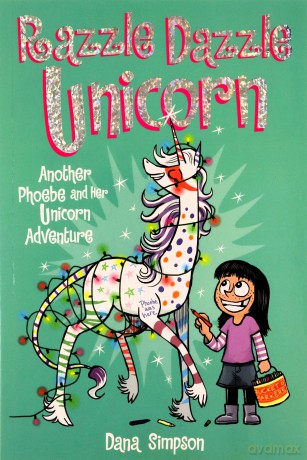 Razzle Dazzle Unicorn: Another Phoebe and Her Unicorn Adventure (Volume 4) - Dana Simpson [KSIĄŻKA]