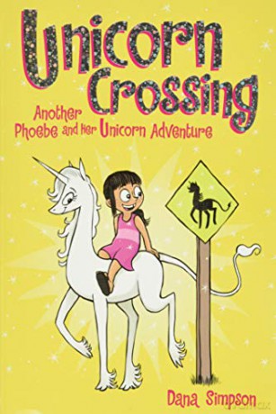 Unicorn Crossing: Another Phoebe and Her Unicorn Adventure (Volume 5) - Dana Simpson [KSIĄŻKA]