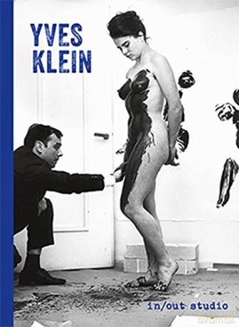 Yves Klein in Out Studio - Matthias Koddenberg [KSIĄŻKA]