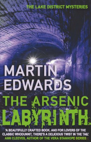 ARSENIC LABYRINTH, THE (Lake District Cold-Case Mysteries) - Martin Edwards [KSIĄŻKA]