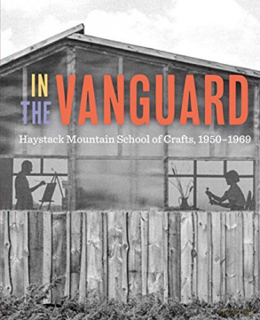 In the Vanguard: Haystack Mountain School of Crafts, 1950-1969 - Diana Jocelyn Greenwold [KSIĄŻKA]