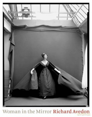 Richard Avedon: Woman in the Mirror - Anne Hollander [KSIĄŻKA]