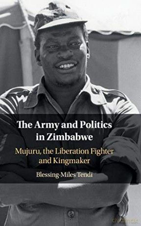 The Army and Politics in Zimbabwe: Mujuru, the Liberation Fighter and Kingmaker - Blessing-Miles Tendi [KSIĄŻKA]