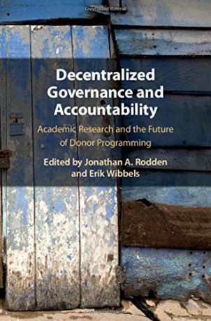 Decentralized Governance and Accountability: Academic Research and the Future of Donor Programming - Jonathan A. Rodden [KSIĄŻKA]