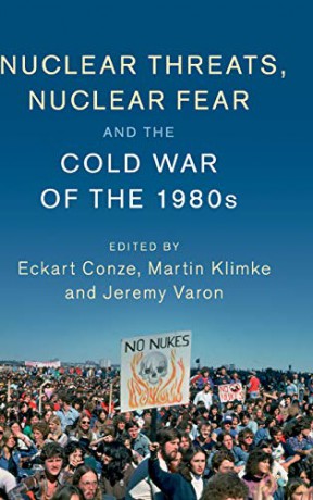 Nuclear Threats, Nuclear Fear and the Cold War of the 1980s (Publications of the German Historical Institute) - Eckart Conze [KSIĄŻKA]