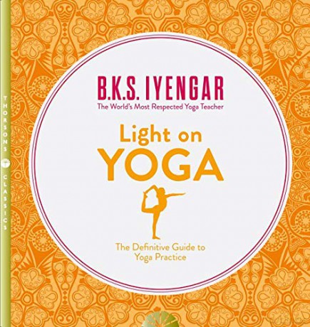 Light on Yoga: The Definitive Guide to Yoga Practice - B. K. S. Iyengar [KSIĄŻKA]