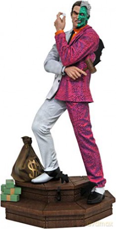 DC Comics APR202647 PVC Statue [KSIĄŻKA]
