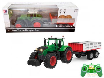 Traktor (ładowarka) z przyczepą na radio