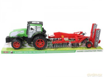 Traktor z maszyną po kloszem