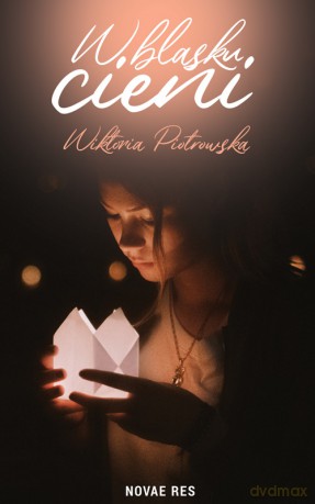W blasku cieni - Wiktoria Piotrowska [KSIĄŻKA]