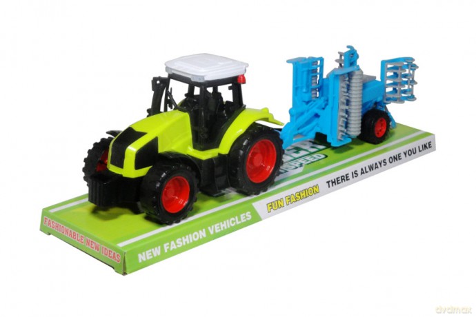Traktor z agragatem