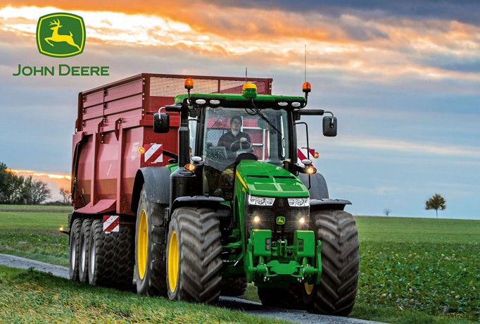 SCHMIDT 60 el. John Deere Traktor 8370R + zabawka [PUZZLE]