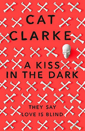 A Kiss in the Dark - Cat Clarke [KSIĄŻKA]