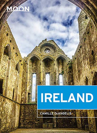 Moon Ireland (Third Edition): Castles, Cliffs, and Lively Local Spots (Travel Guide) - Camille DeAngelis [KSIĄŻKA]