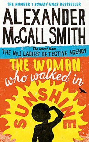 The Woman Who Walked in Sunshine (No. 1 Ladies' Detective Agency) Book 16: Mma Ramotswe 16 [KSIĄŻKA]