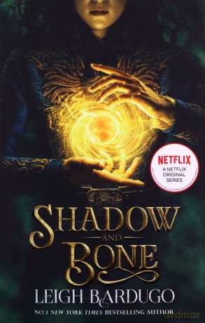 Shadow and Bone - Leigh Bardugo [KSIĄŻKA]