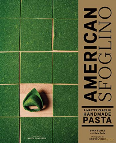 American Sfoglino: A Master Class in Handmade Pasta (Pasta Cookbook, Italian Cooking Books, Pasta and Noodle Cooking) - Evan Funke [KSIĄŻKA]