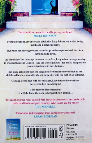 Behind Closed Doors: The compelling new novel from the bestselling author of A Cornish Summer - Catherine Alliott [KSIĄŻKA]