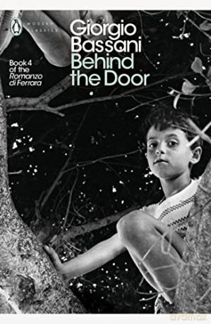 Behind the Door (Penguin Modern Classics) - Giorgio Bassani [KSIĄŻKA]