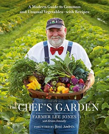 Chef's Garden, The: A Modern Guide to Common and Unusual Vegetables - With Recipes - Farmer Lee Jones [KSIĄŻKA]