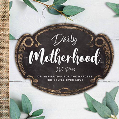 Daily Motherhood: 365 Days of Inspiration for the Hardest Job You'll Ever Love - by, Compiled Familius [KSIĄŻKA]