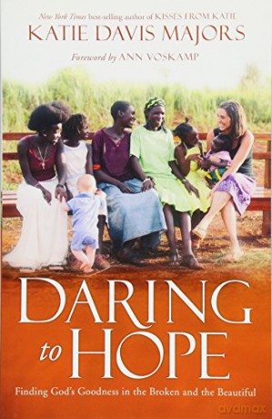 Daring to Hope: Finding God's Goodness in the Broken and the Beautiful (Paperback) - The Inspiring Follow Up to Kisses from Katie, Dealing with Doubt, Finding God in the Midst of Tragedy - Katie Davis Majors [KSIĄŻKA]