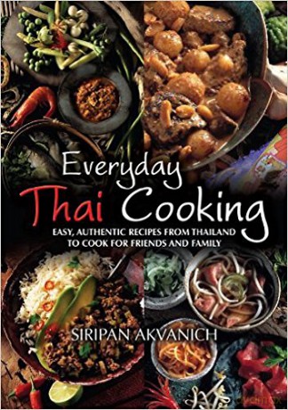 Everyday Thai Cooking: Easy, Authentic Recipes from Thailand to Cook for Friends and Family: Easy, Authentic Recipes from Thailand to Cook at Home for Friends and Family - Siripan Akvanich [KSIĄŻKA]