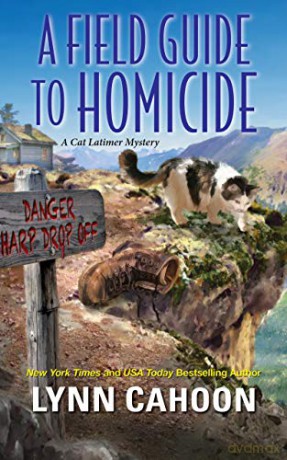 Field Guide to Homicide (A Cat Latimer Mystery): 6 - Lynn Cahoon [KSIĄŻKA]