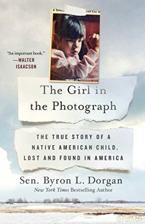 Girl in the Photograph, The: The True Story of a Native American Child, Lost and Found in America - L., Byron Dorgan [KSIĄŻKA]