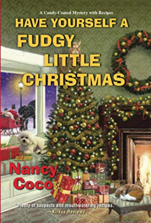 Have Yourself a Fudgy Little Christmas (Candy-Coated Mystery): 8 - Nancy Coco [KSIĄŻKA]