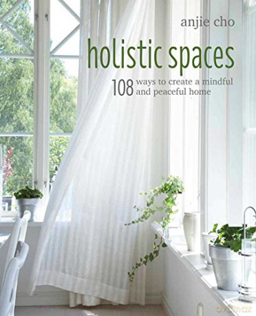 Holistic Spaces: 108 ways to create a mindful and peaceful home - Anjie Cho [KSIĄŻKA]