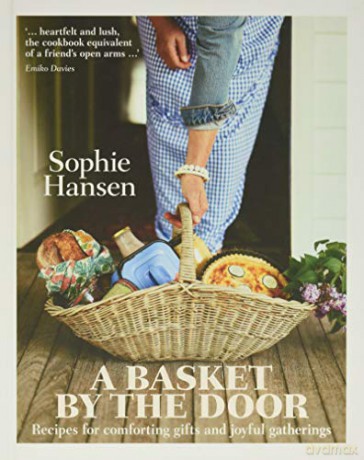 A Basket by the Door: Recipes for comforting gifts and joyful gatherings - Sophie Hansen [KSIĄŻKA]