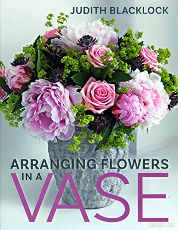 Arranging Flowers in A Vase - Judith Blacklock [KSIĄŻKA]