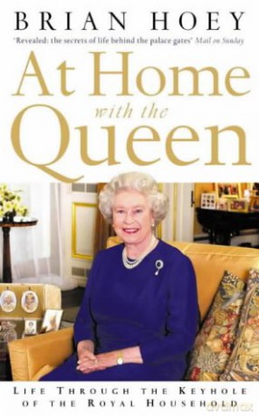 At Home with the Queen: Life Through the Keyhole of the Royal Household - Brian Hoey [KSIĄŻKA]